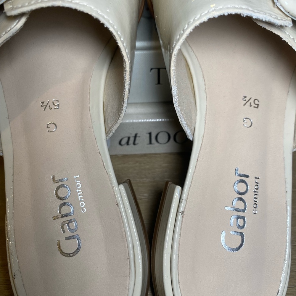 Gabor Bone Patent Gigi Slide Sandals w/ Buckle Sz 7.5 - NEW - Picture 2 of 4